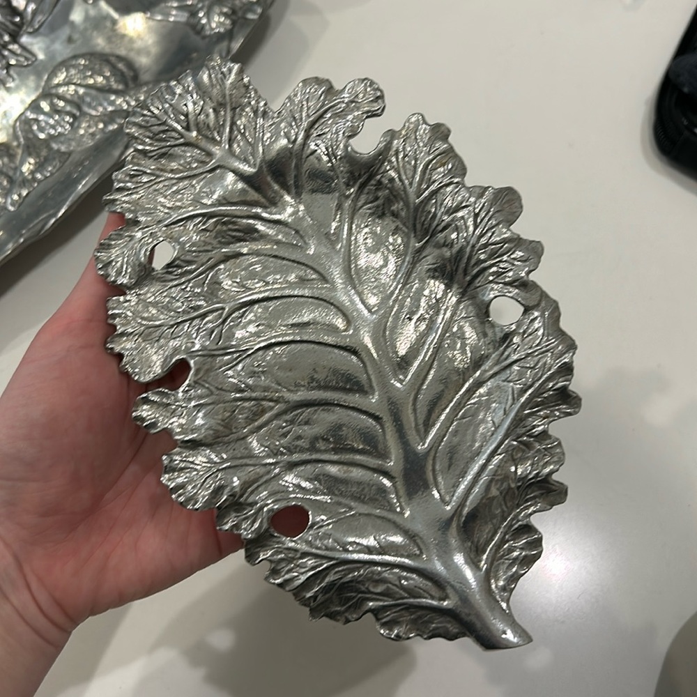 Arthur court leaf plate